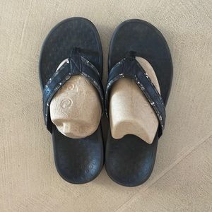 Orthotic flip flops